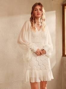 Vestido Cruto Elegante de Renda Branca Manga Longa
