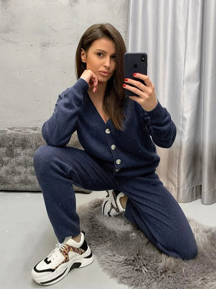 Conjunto de Tricô Calça e Cardigan Leeads