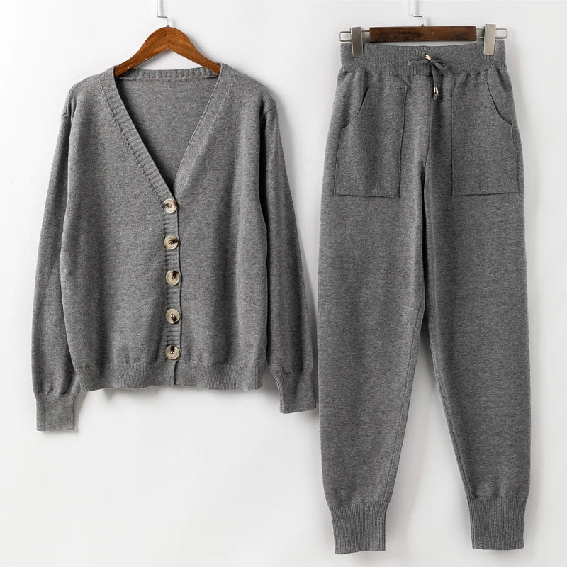 Conjunto de Tricô Calça e Cardigan Leeads