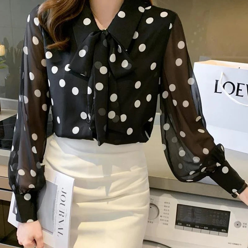 Camisa Feminina Polônia Retro – Preta de Bolinhas