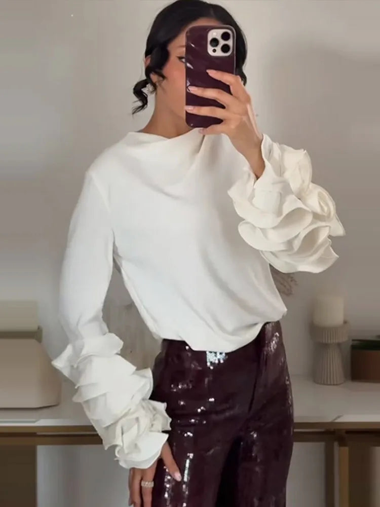Blusa Branca Feminina Samy – Mangas Detalhadas em Pétalas