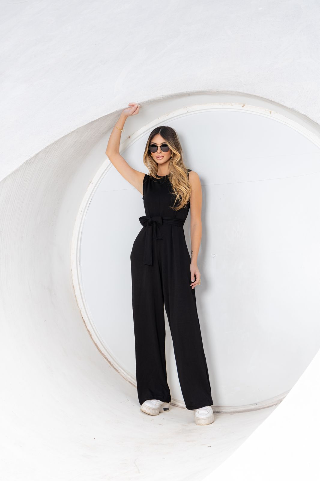 Macacão Moletinho Fluido Sem manga Gênova Preto