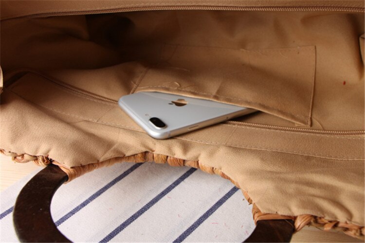 Bolsa Forrada Alça de Madeira