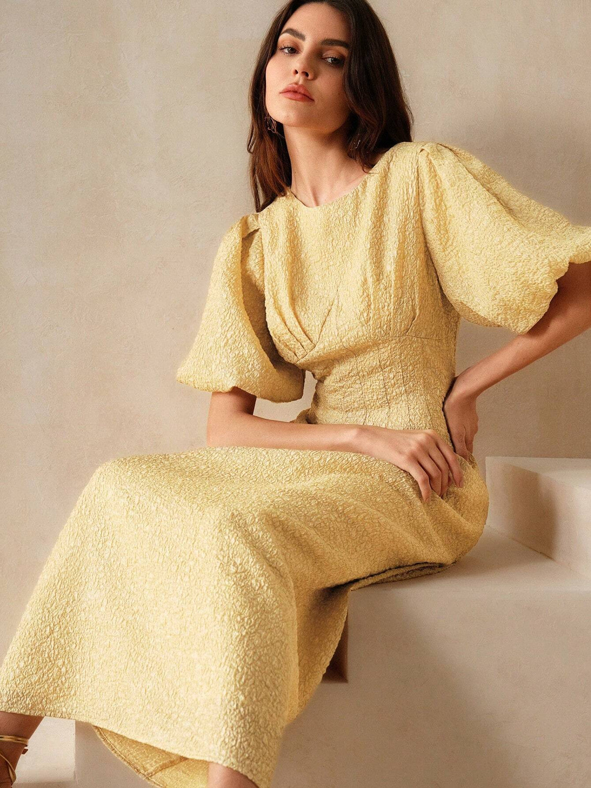 Vestido Casual Texturizado com Manga Bufante