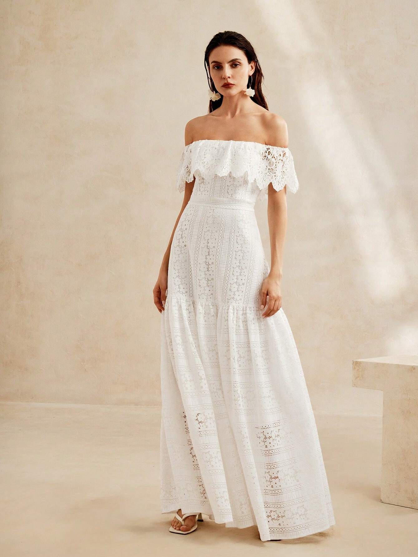 Versalhes - Vestido de Renda com Babados e Cintura Franzida (Pronta Entrega)