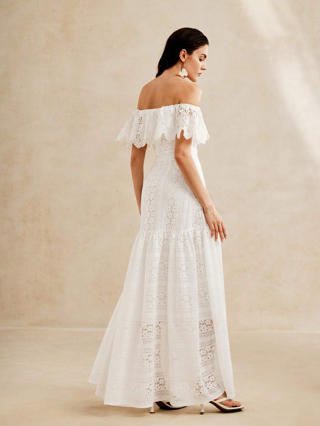 Versalhes - Vestido de Renda com Babados e Cintura Franzida (Pronta Entrega)