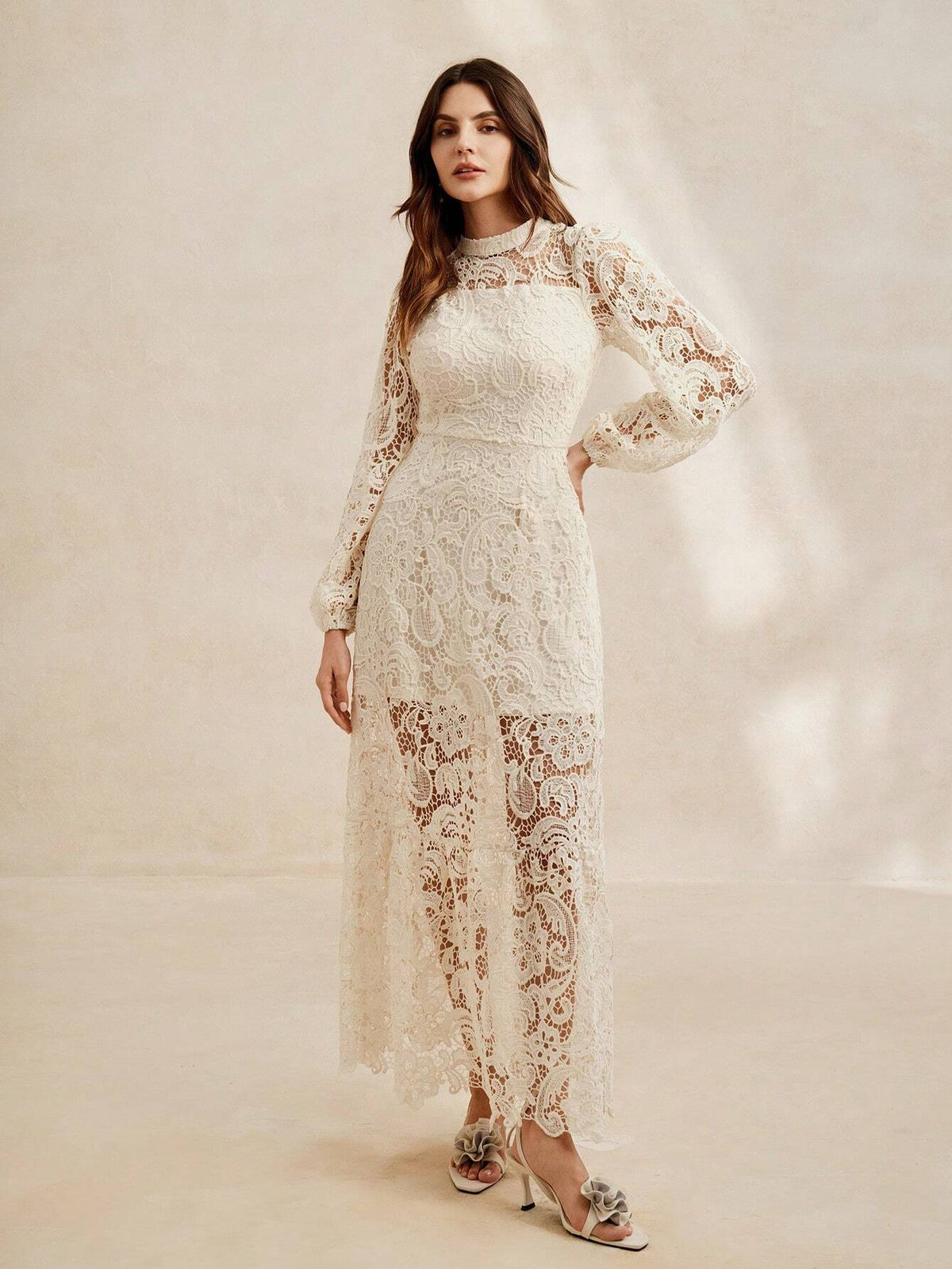 Auroura- Vestido Elegante de Manga Longa com Gola Alta