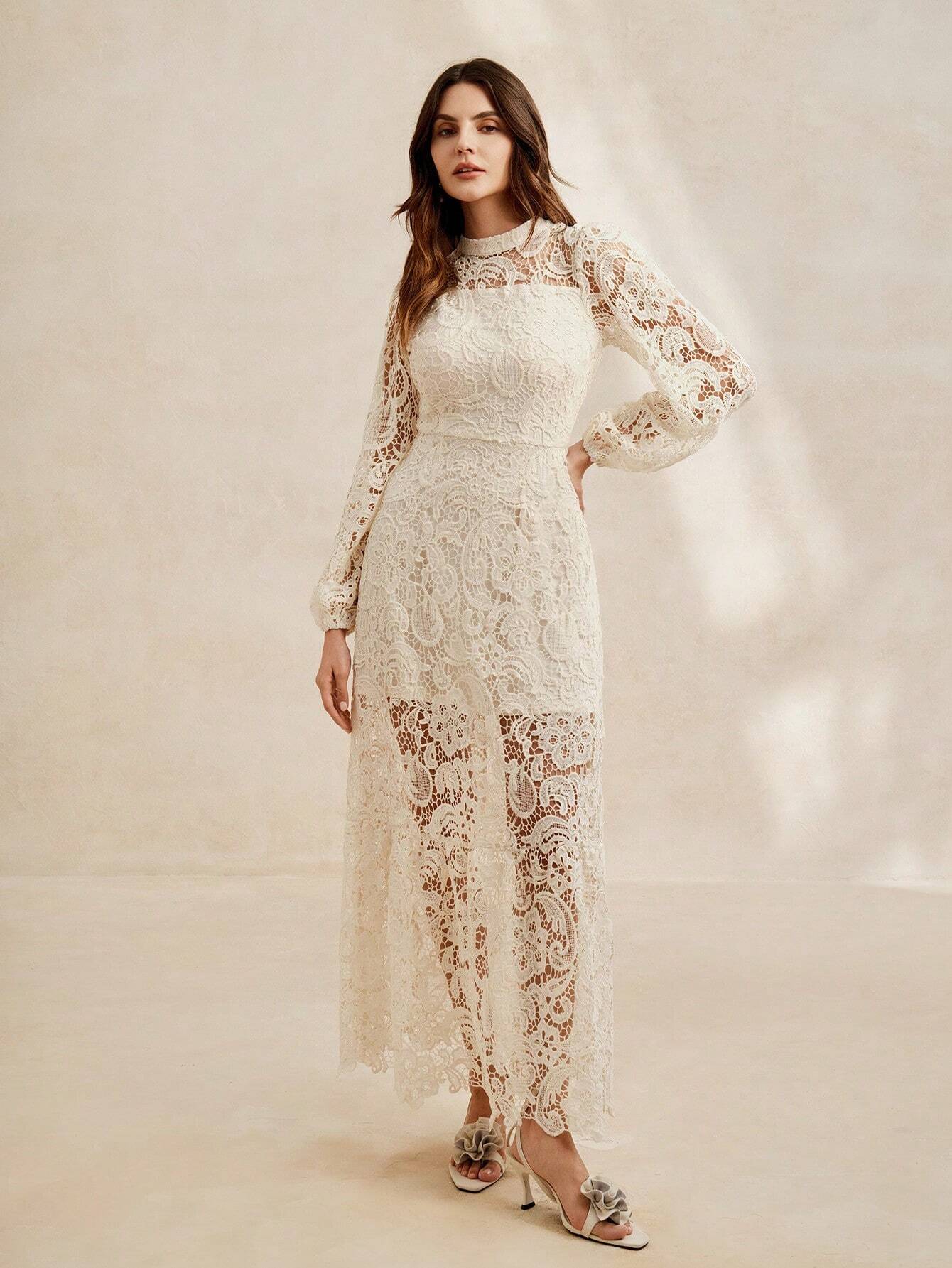 Auroura- Vestido Elegante de Manga Longa com Gola Alta