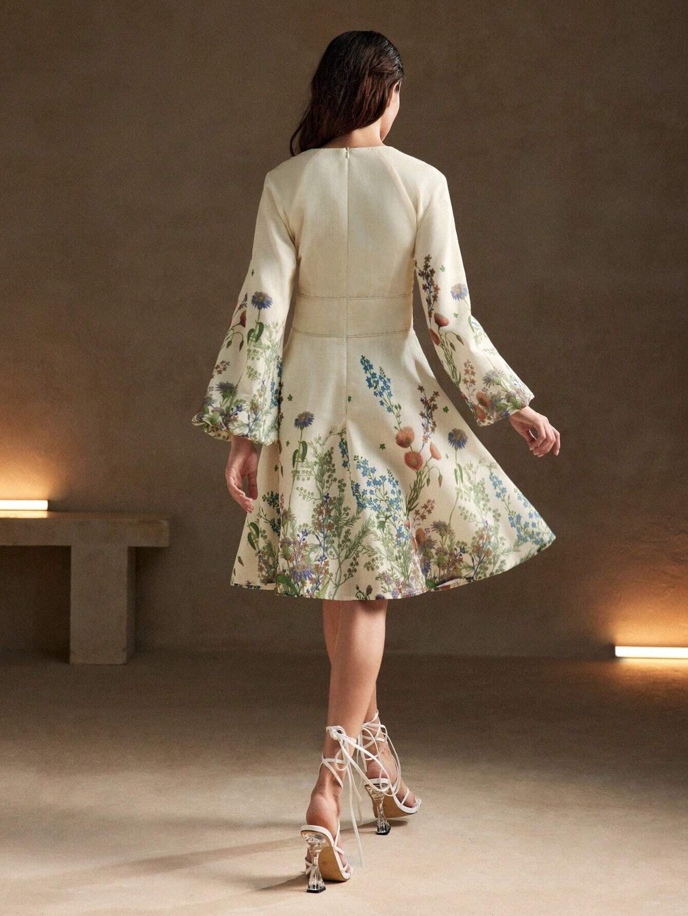 Florença - Vestido com Mangas Longas e Gola Mandarim