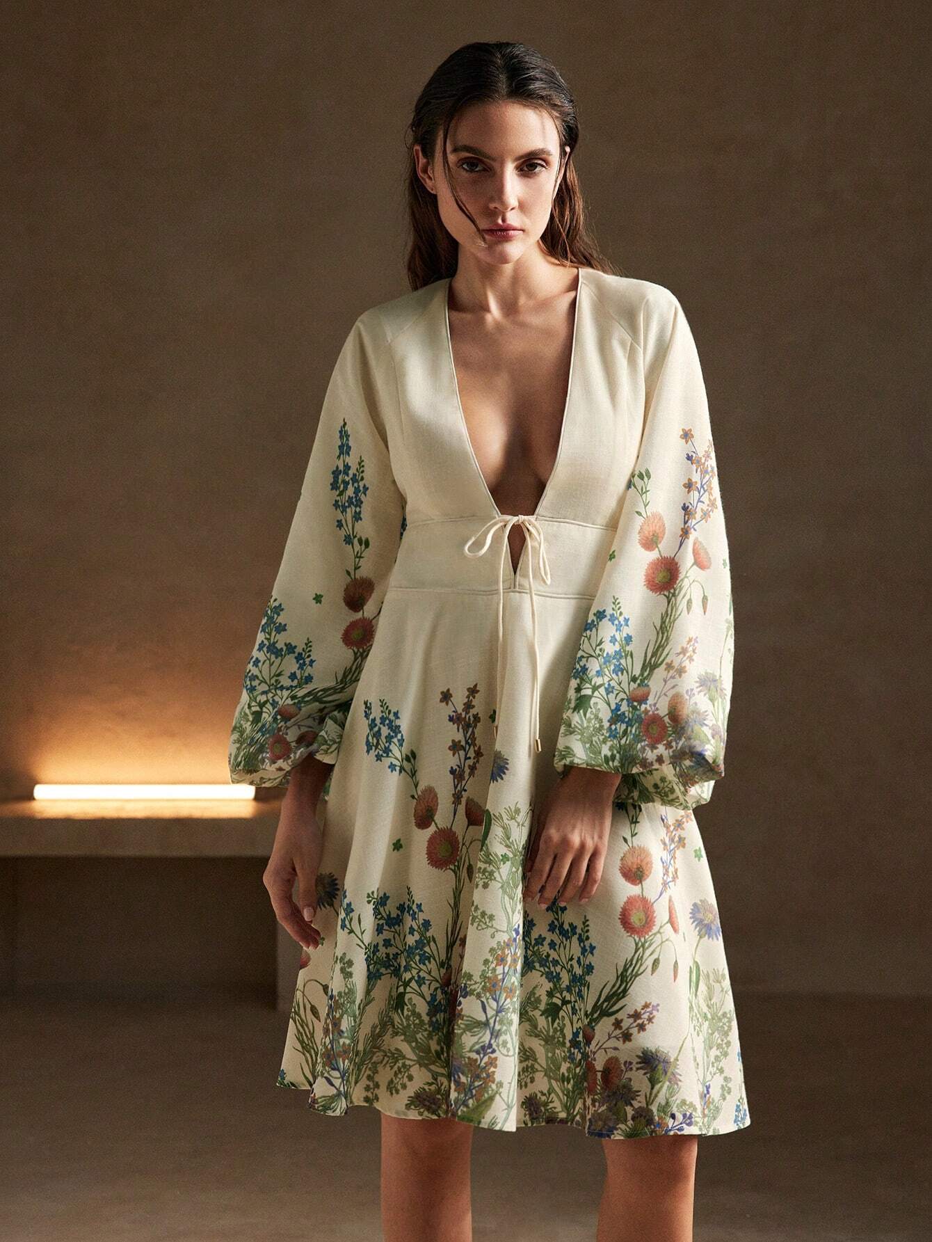 Florença - Vestido com Mangas Longas e Gola Mandarim