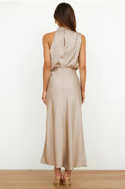 Vestido Longo De Cetim - Elegância Atemporal