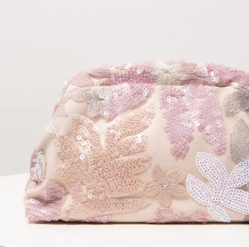 Bolsa Luna – Elegância Artesanal para Momentos únicos.