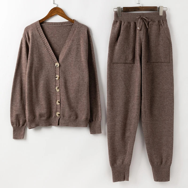 Conjunto de Tricô  Calça e Cardigan Leeads