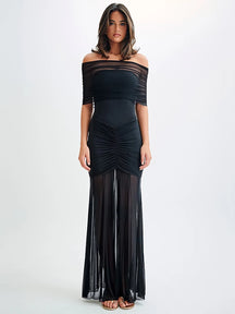 Vestido Montero Ombro a Ombro – Sensualidade e Sofisticação em Cada Detalhe