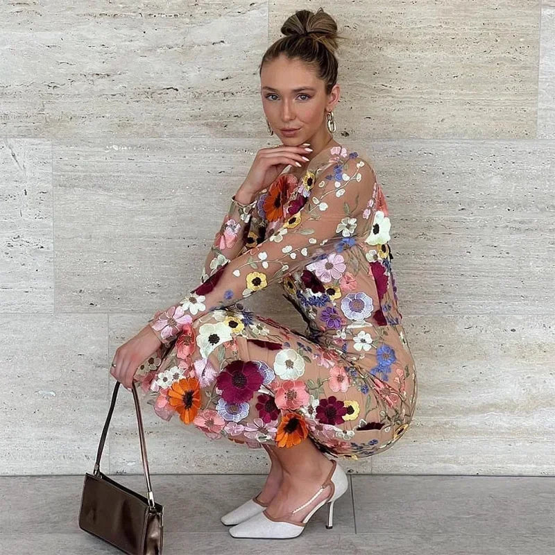 Vestido Bordado com Flores em Tule Manga Longa Justo Amsterdam