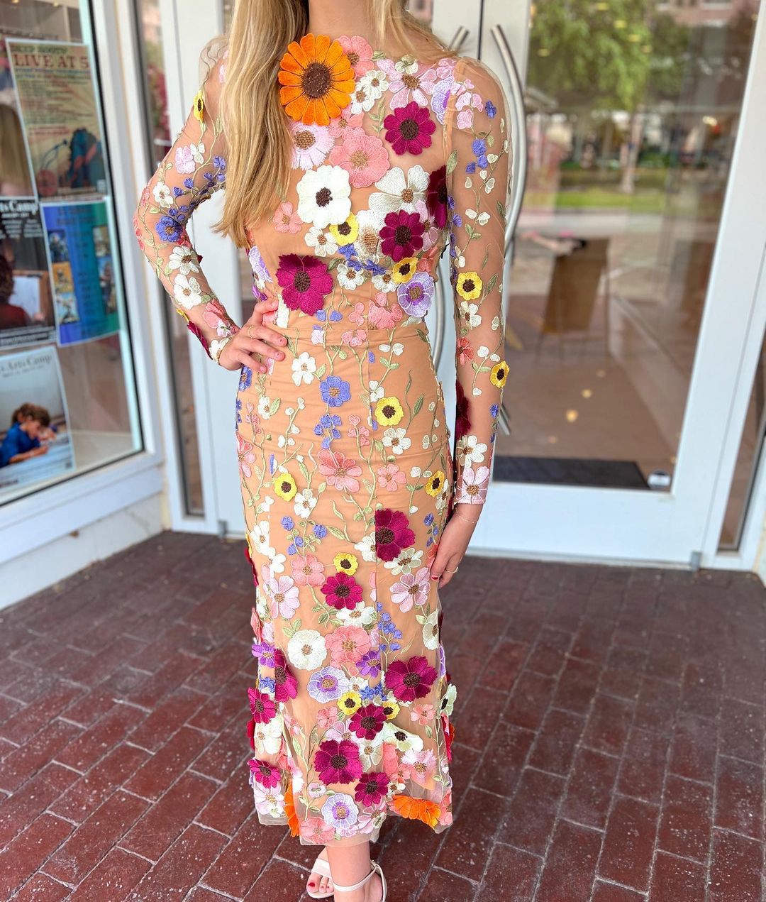 Vestido Bordado com Flores em Tule Manga Longa Justo Amsterdam