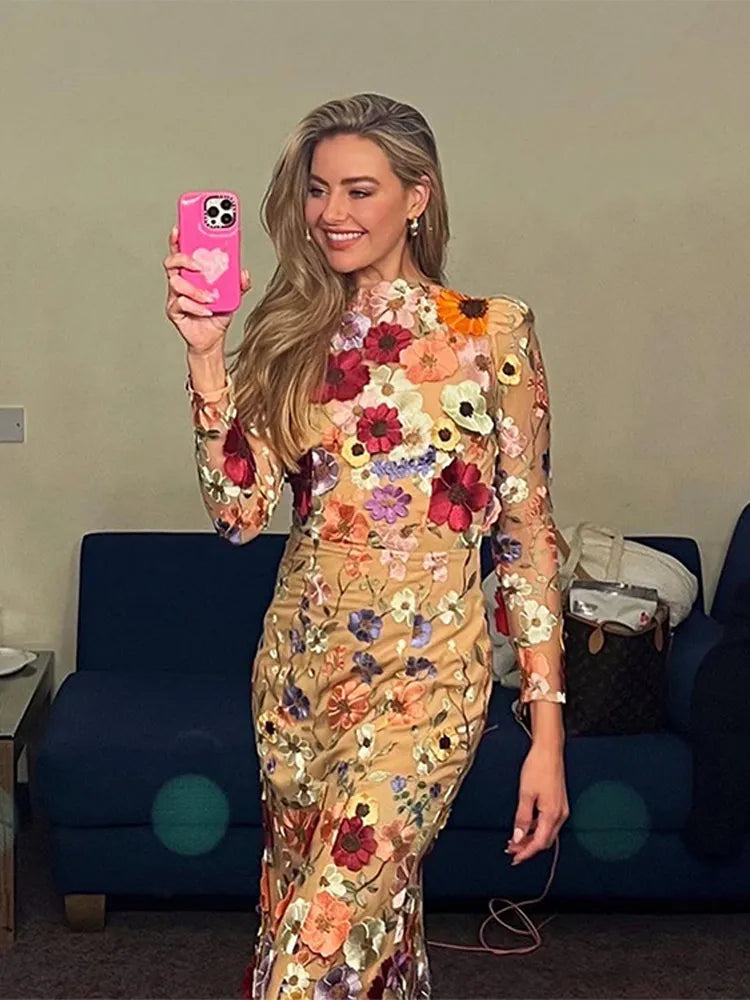 Vestido Bordado com Flores em Tule Manga Longa Justo Amsterdam