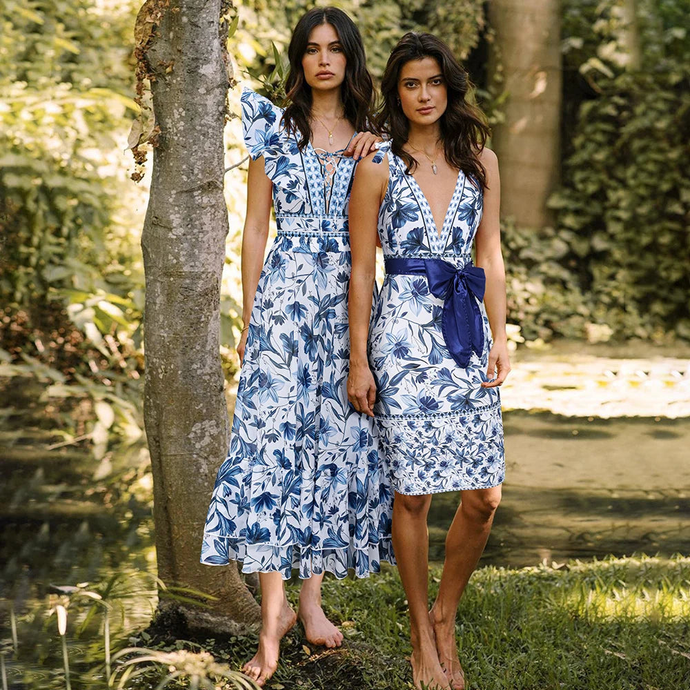 Conjunto de Maiôs e Saia/Pareô “Água Marinha” com Estampa Floral Azul e Branca