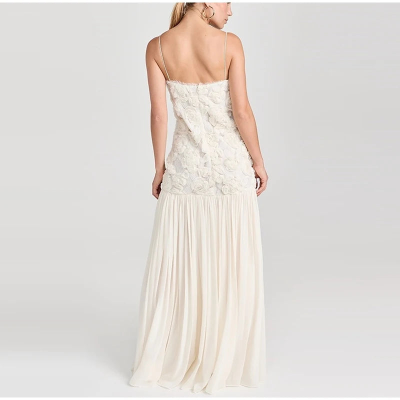 Vestido Grécia - Longo com Detalhes Florais e Saia Fluida