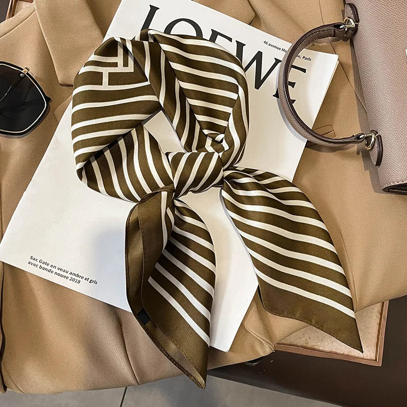 BRINDE Lenços de Seda - Tamanho 60x80cm Estampas Variadas