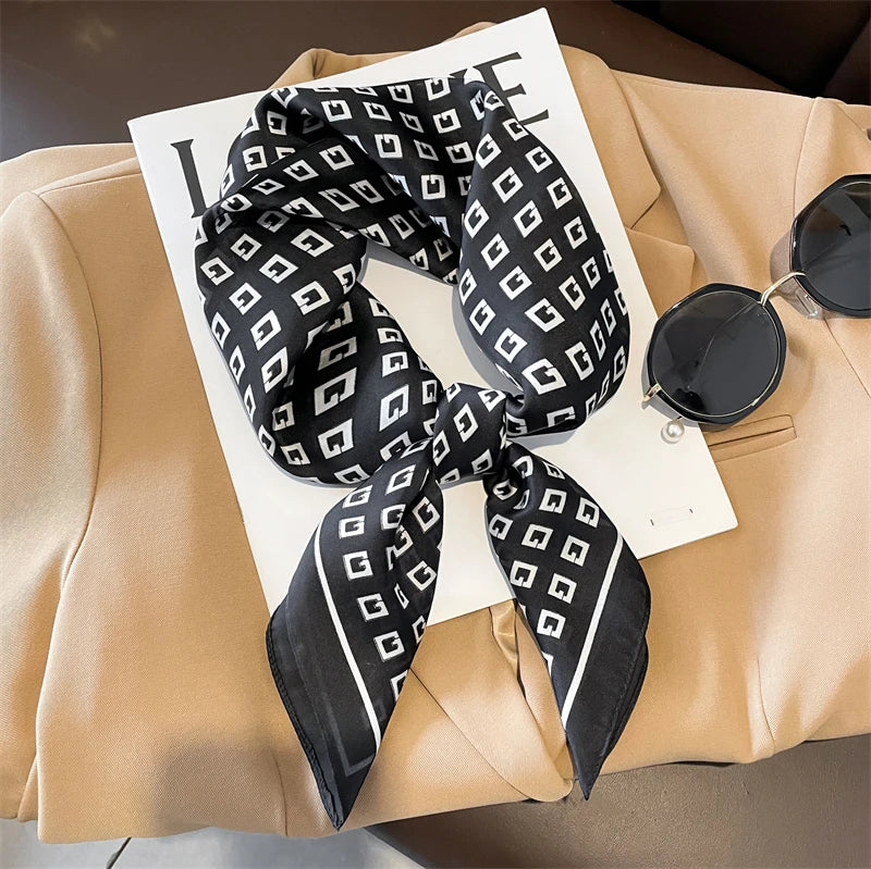 BRINDE Lenços de Seda - Tamanho 60x80cm Estampas Variadas