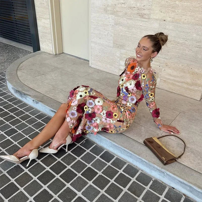 Vestido Bordado com Flores em Tule Manga Longa Justo Amsterdam