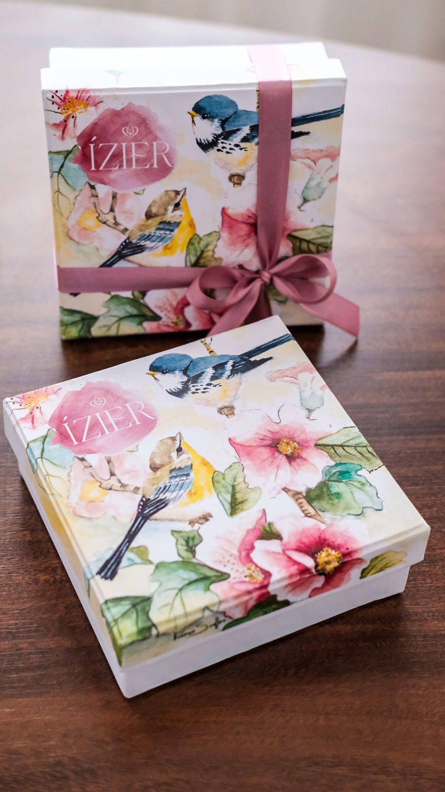 Kit Difusor + Aromatizador de Ambiente com caixa presente em aquarela