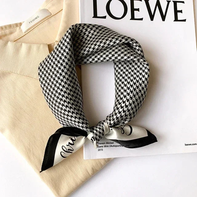 Lenços de Seda - Tamanho 53x53cm Estampas Variadas