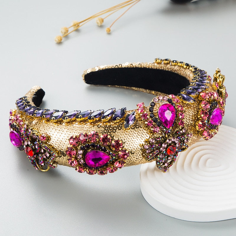 Tiara bordada com pedraria
