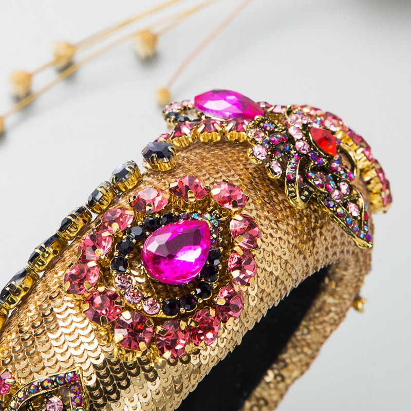 Tiara bordada com pedraria