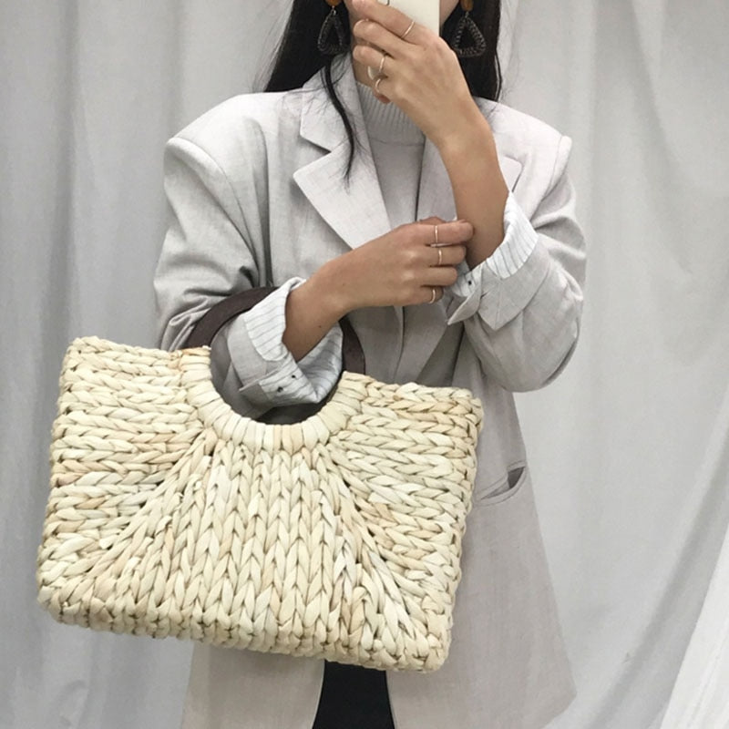 Bolsa de praia forrada com alça de madeira - 41x19x12cm