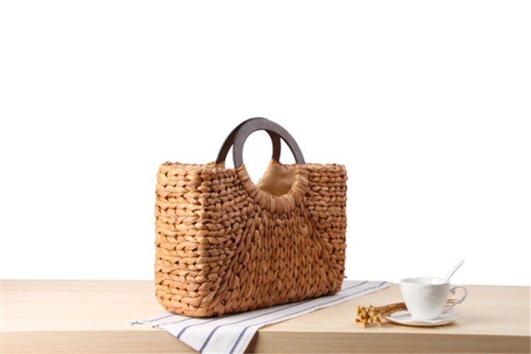 Bolsa de praia forrada com alça de madeira - 41x19x12cm