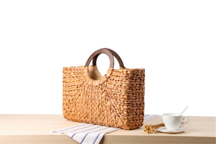 Bolsa de praia forrada com alça de madeira - 41x19x12cm