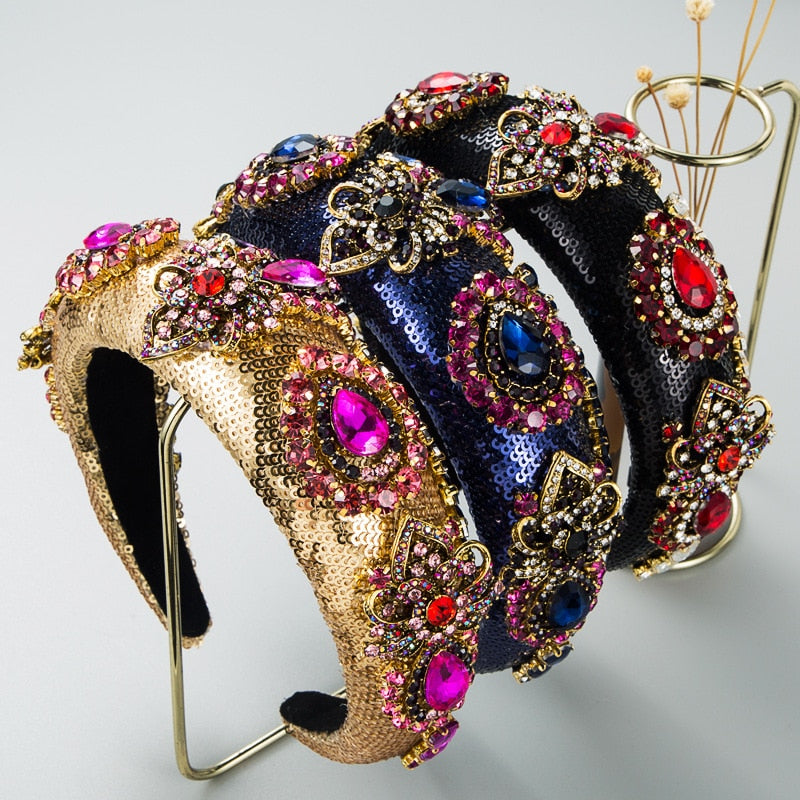 Tiara bordada com pedraria