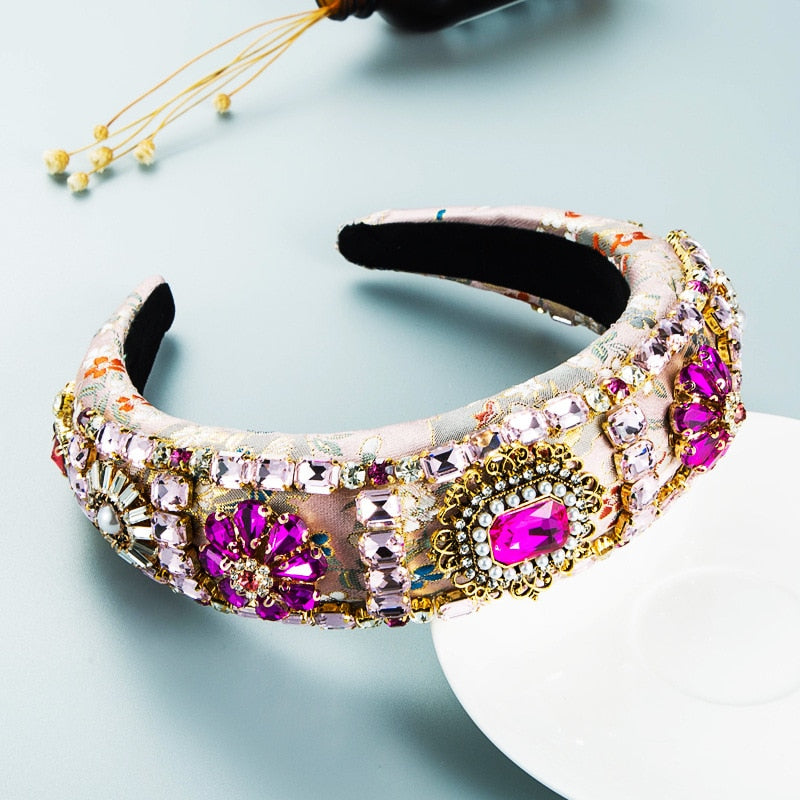 Tiara bordada com pedraria