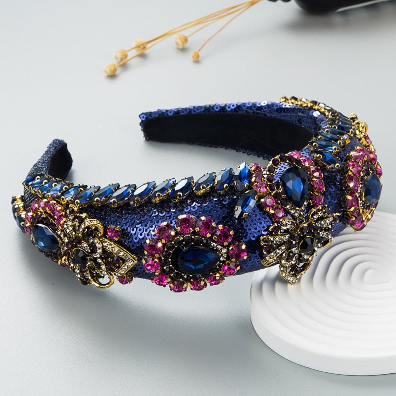 Tiara bordada com pedraria