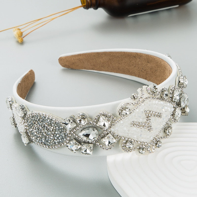 Tiara bordada em pedraria - Modelos em branco