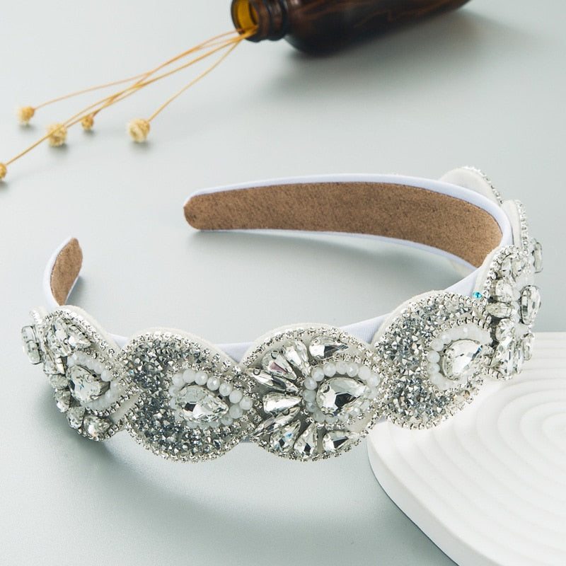 Tiara bordada em pedraria - Modelos em branco