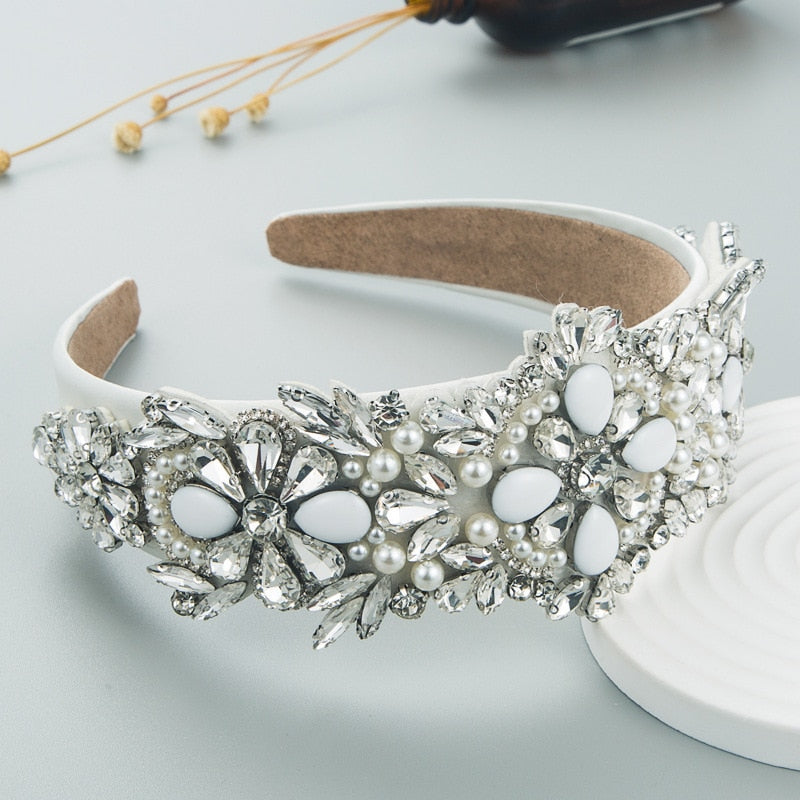 Tiara bordada em pedraria - Modelos em branco