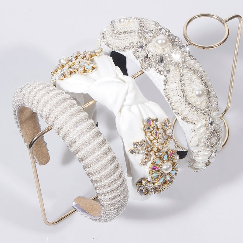 Tiara bordada em pedraria - Modelos em branco