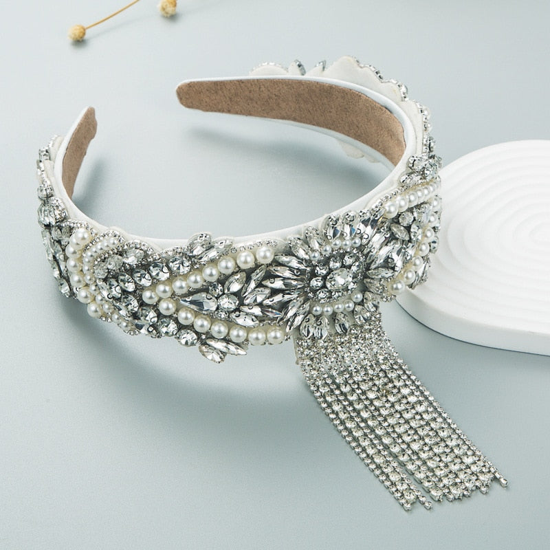 Tiara bordada em pedraria - Modelos em branco