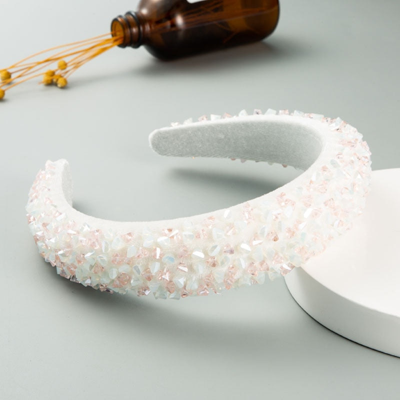Tiara bordada em pedraria - Modelos em branco