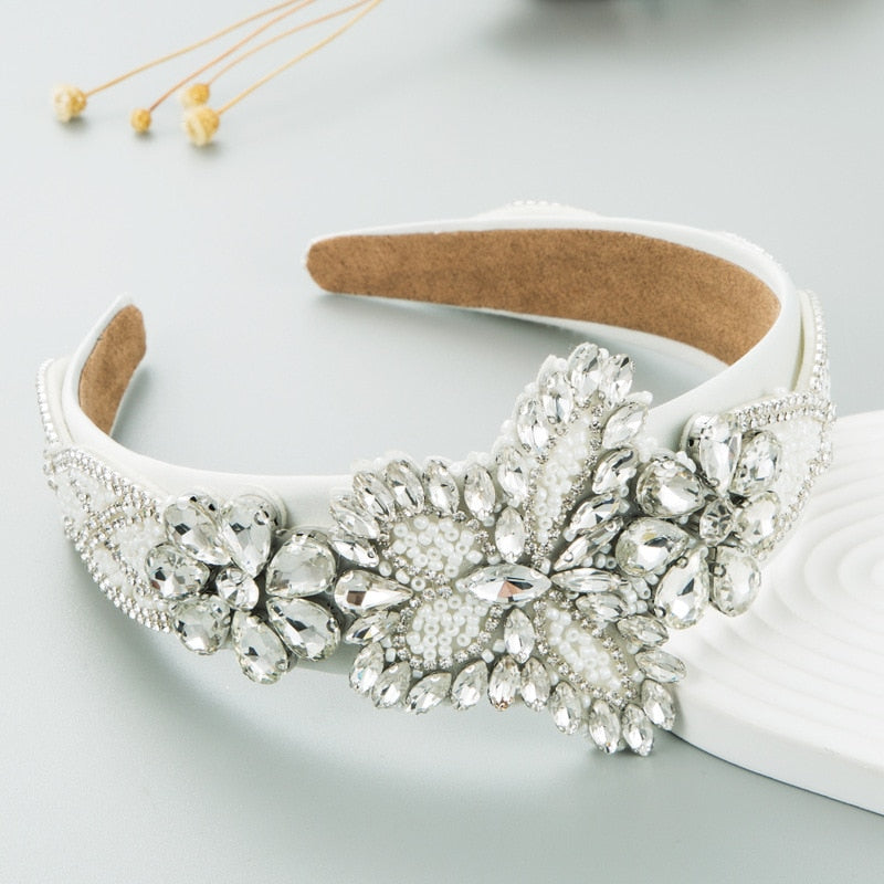 Tiara bordada em pedraria - Modelos em branco