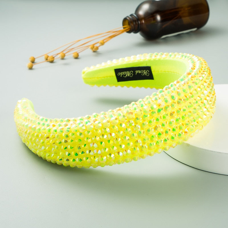 Tiara bordada com pedraria - Modelos com amarelo
