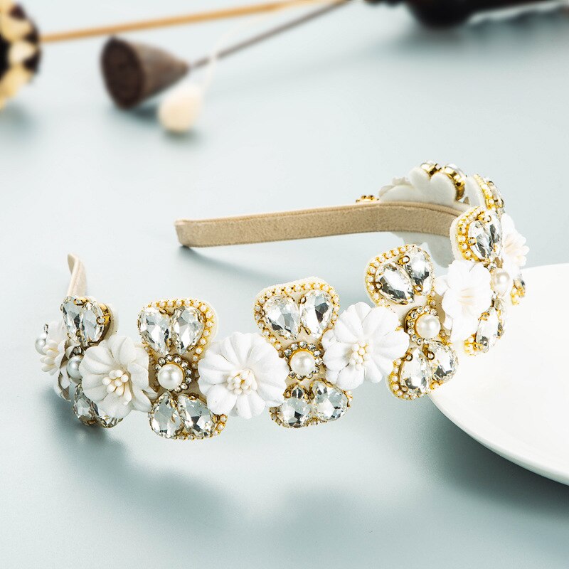 Tiara bordada em pedraria - Modelos em branco