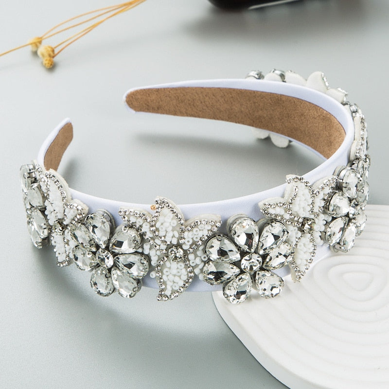 Tiara bordada em pedraria - Modelos em branco