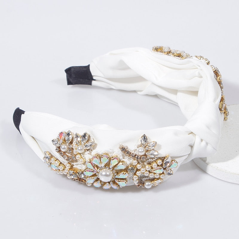 Tiara bordada em pedraria - Modelos em branco