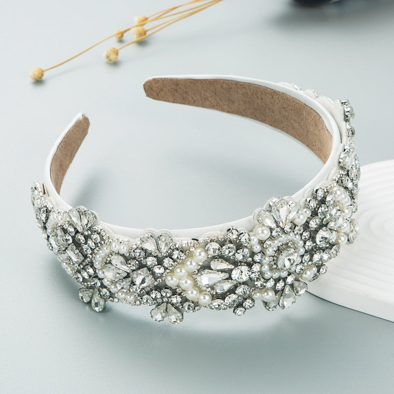 Tiara bordada em pedraria - Modelos em branco