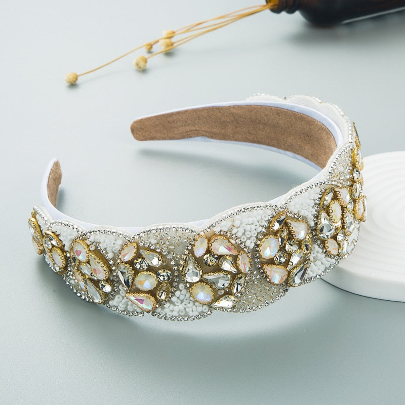 Tiara bordada em pedraria - Modelos em branco
